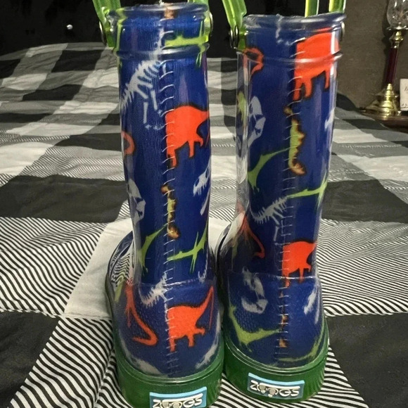 ZOOGS Children's Rubber Navy Rain Boots, Dinosuars Theme, Kid's US Size 6 - Picture 2 of 7